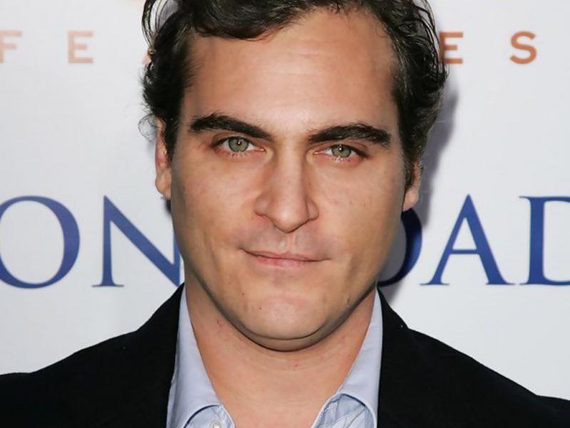 Joaquin Phoenix’s Cleft Lip 22